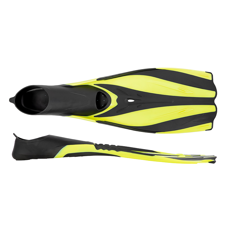Schwimmtraining mit Flossen-F47